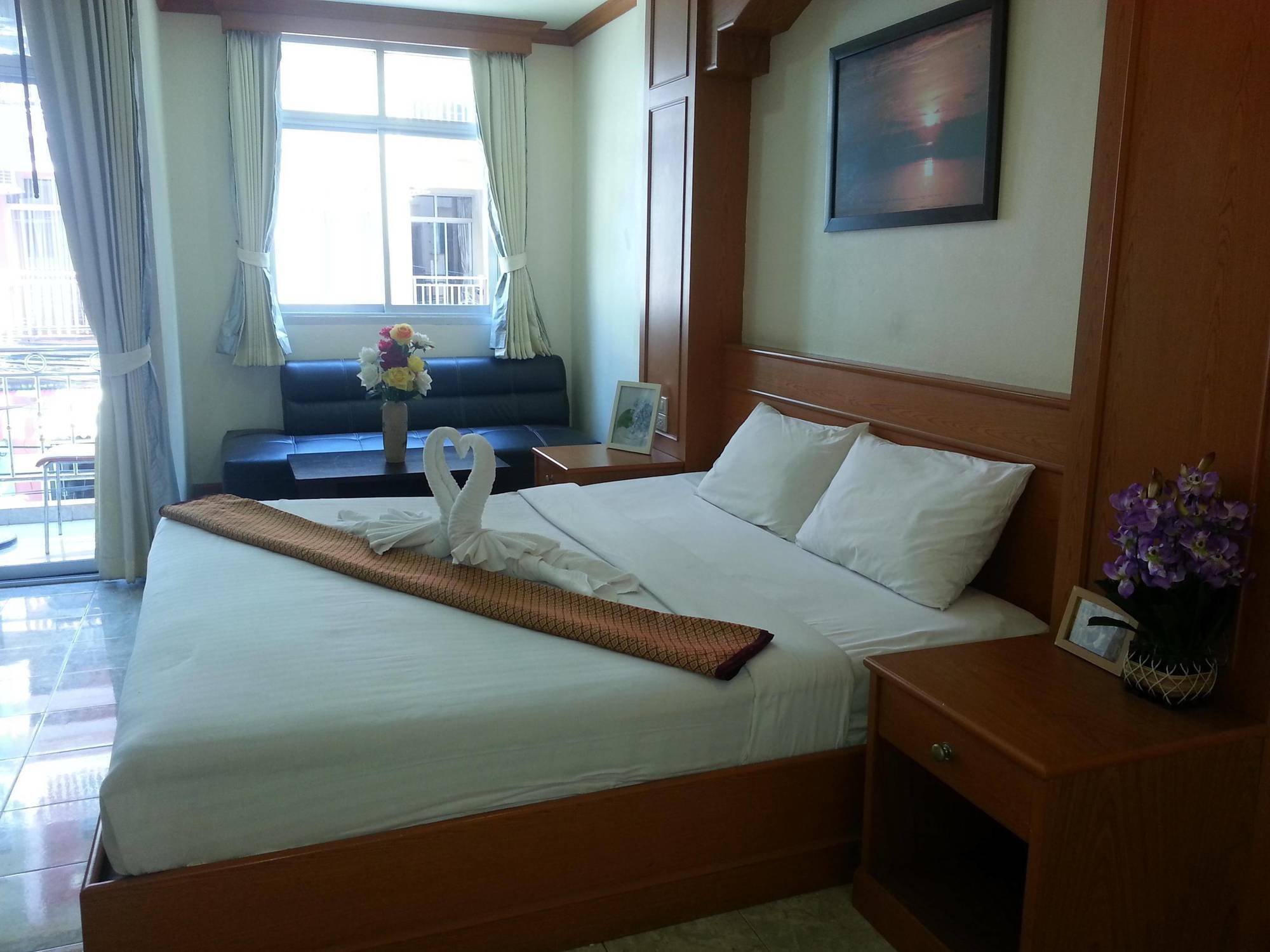 Oyo 739 Presley Guesthouse Phuket Patong Extérieur photo